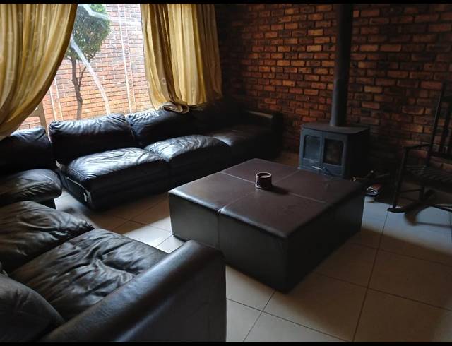 4 bed property to rent in RIDGEWAY